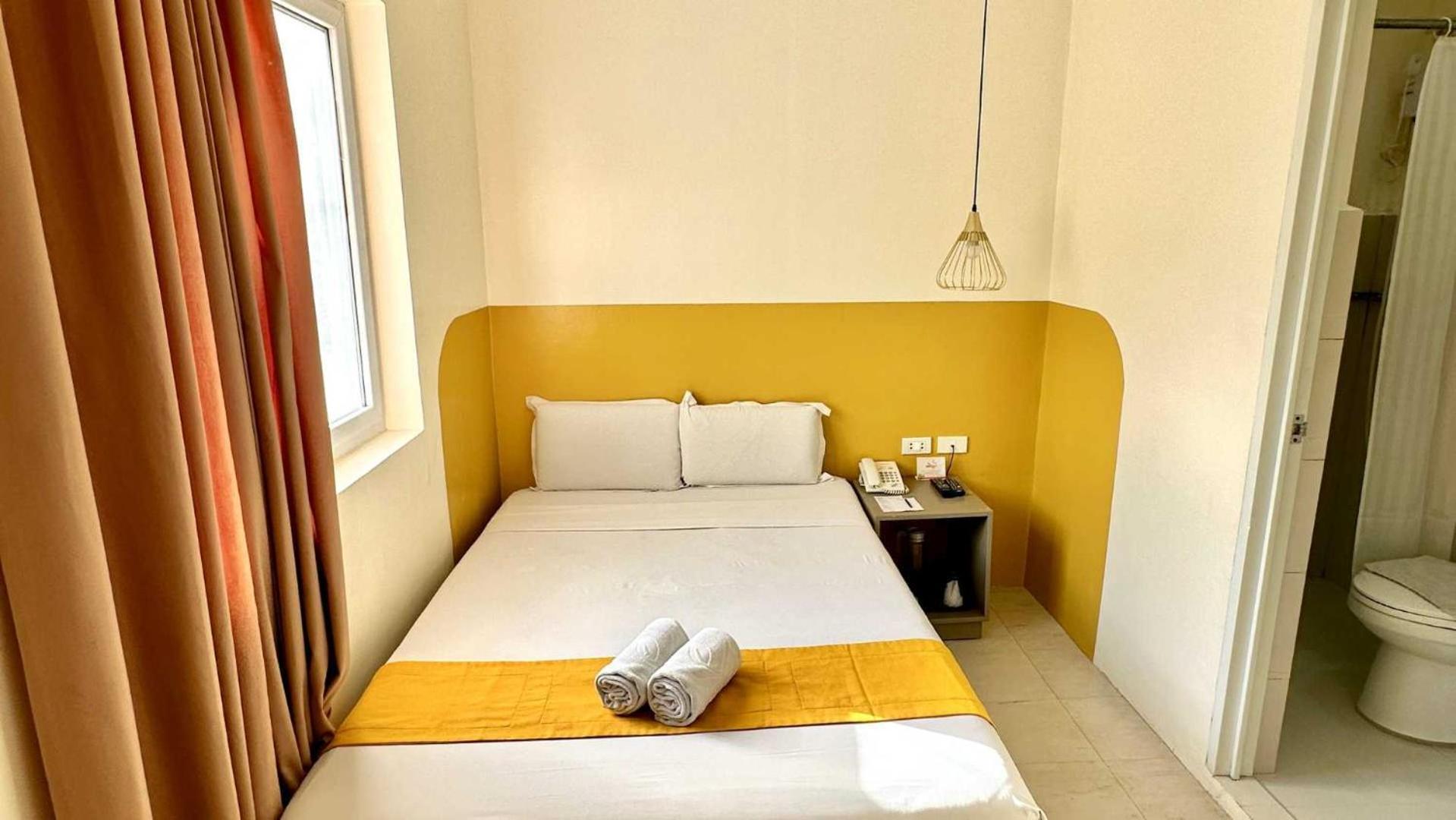 סבו Travelbee Capitol Inn מראה חיצוני תמונה
