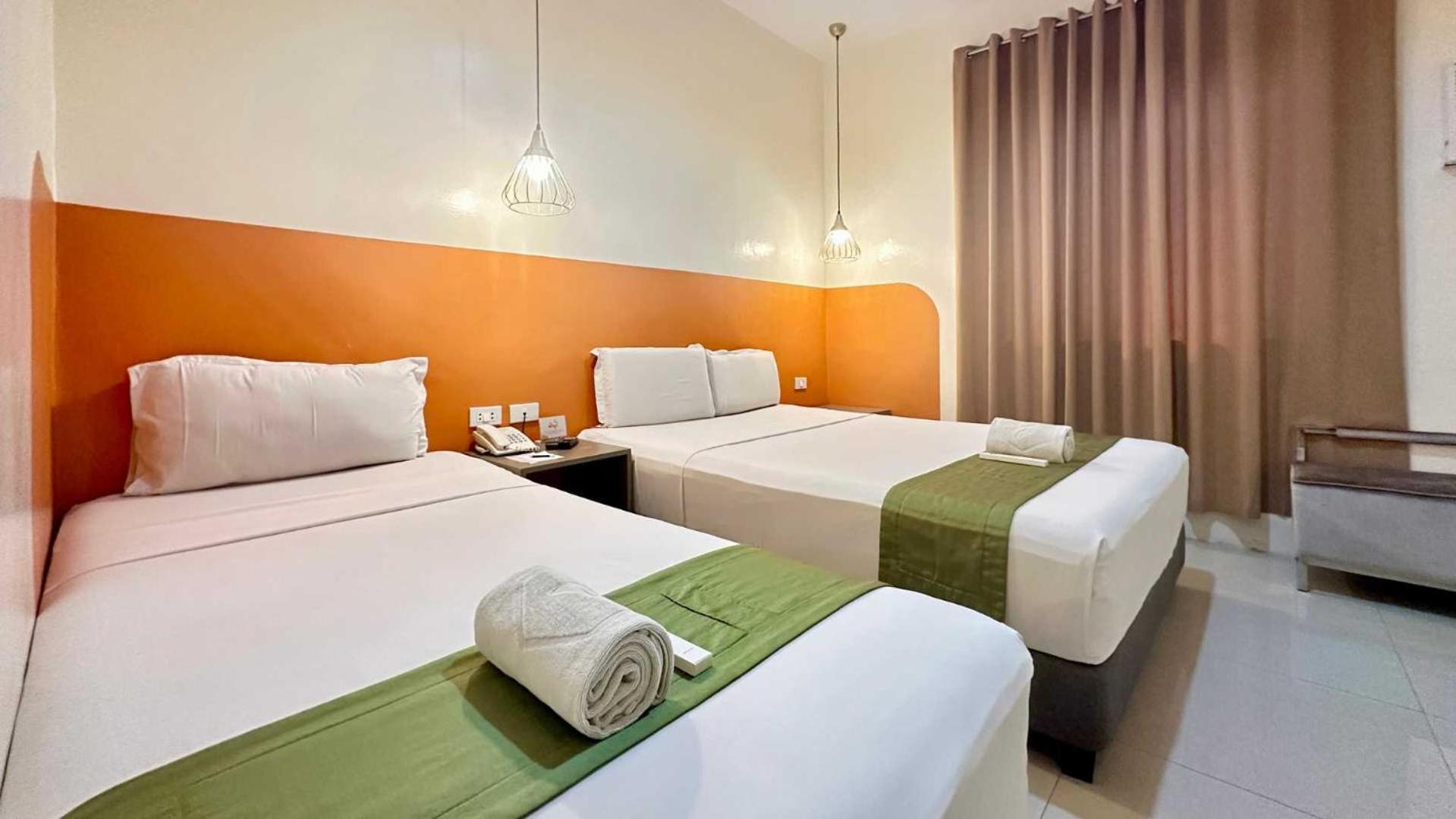 סבו Travelbee Capitol Inn מראה חיצוני תמונה