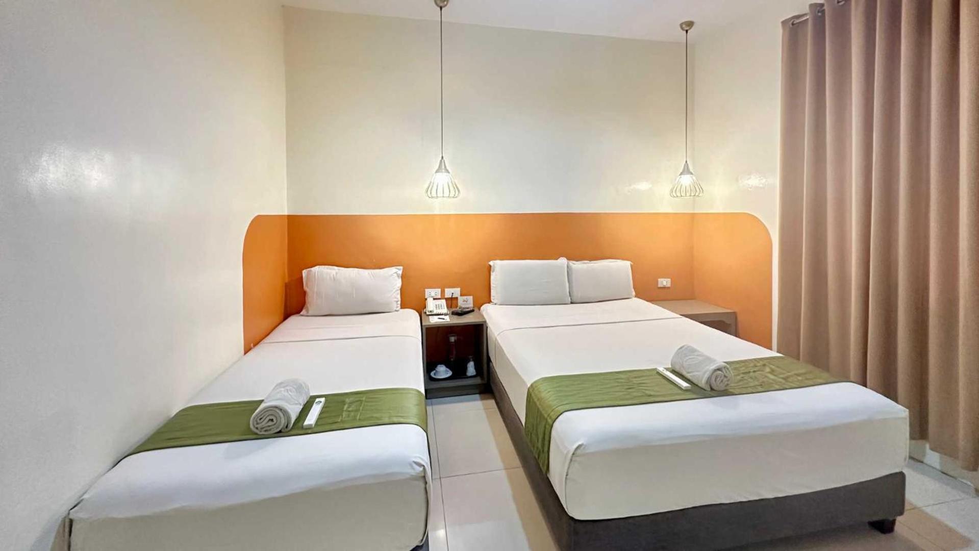 סבו Travelbee Capitol Inn מראה חיצוני תמונה