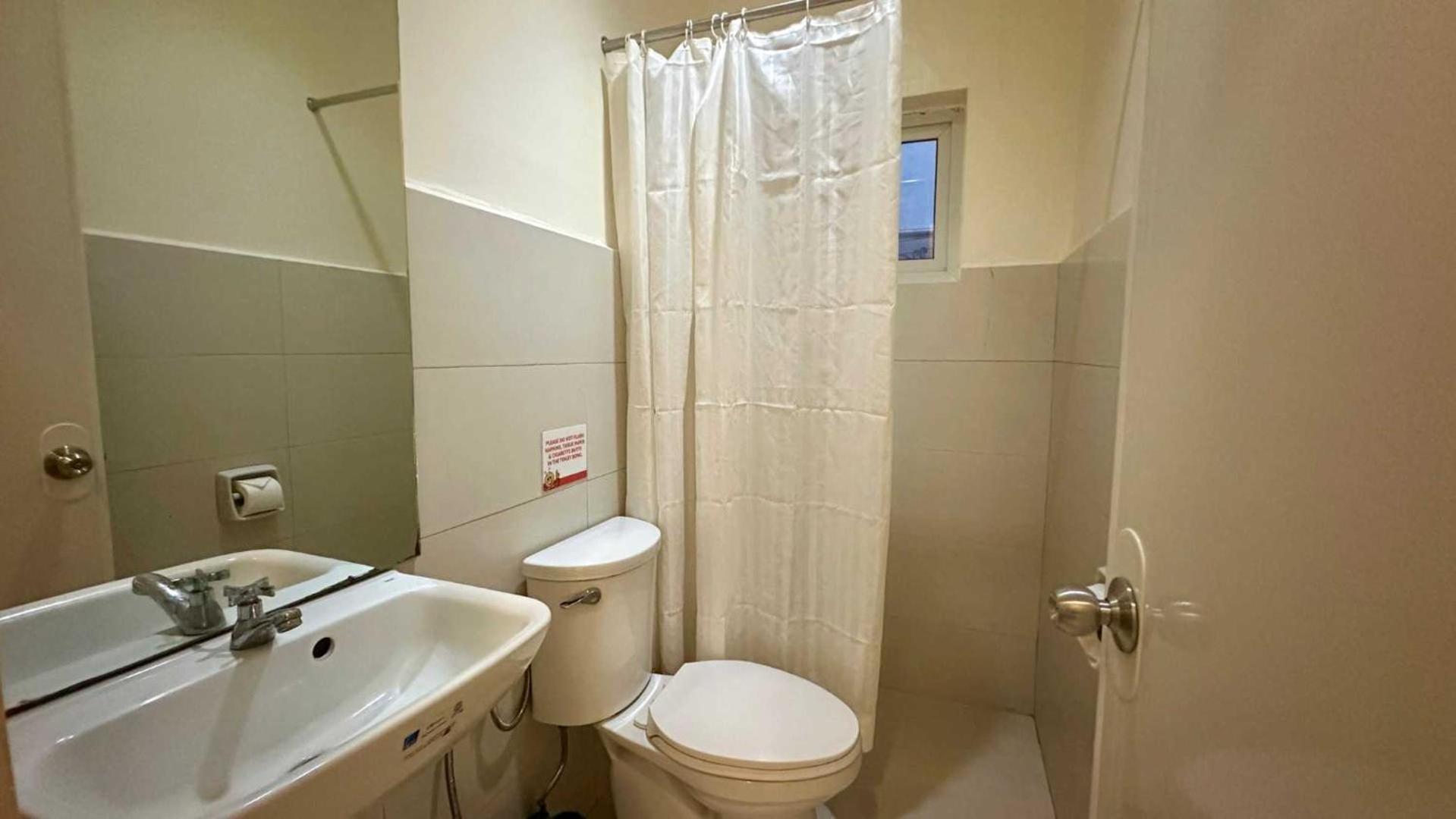 סבו Travelbee Capitol Inn מראה חיצוני תמונה