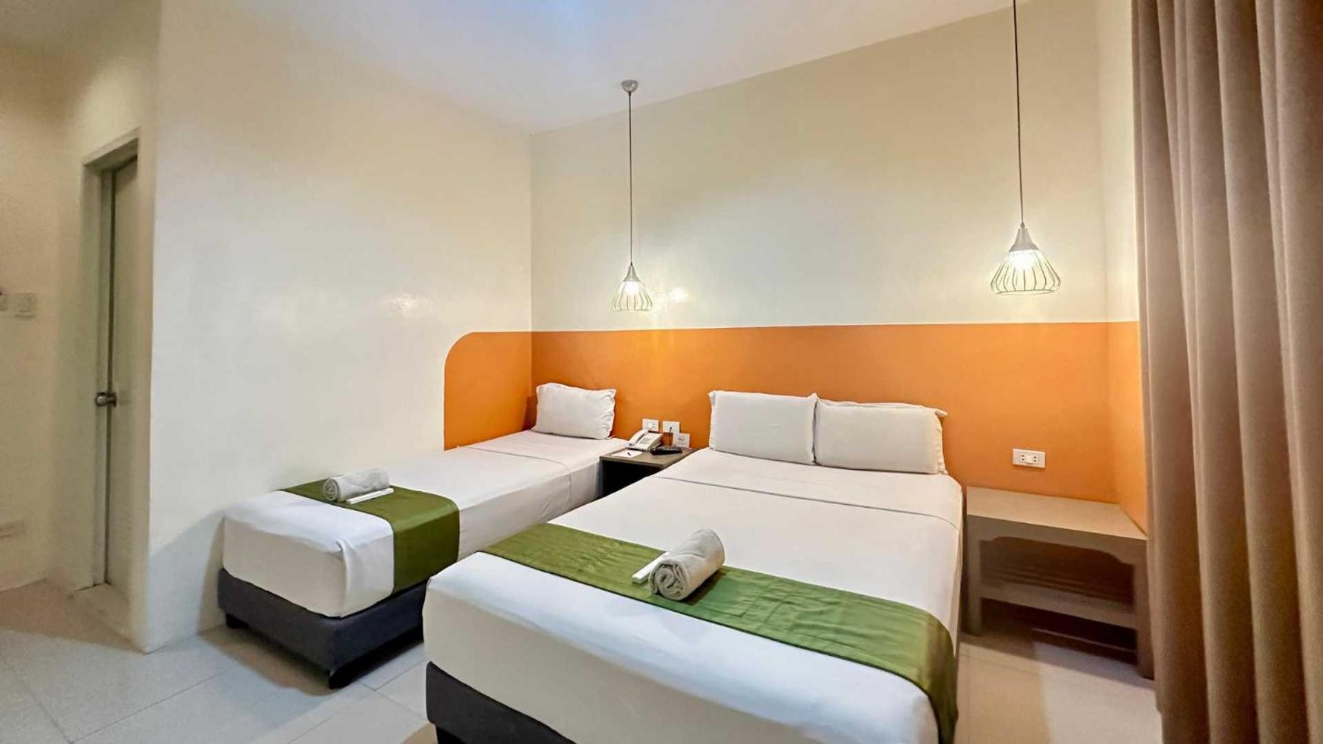 סבו Travelbee Capitol Inn מראה חיצוני תמונה